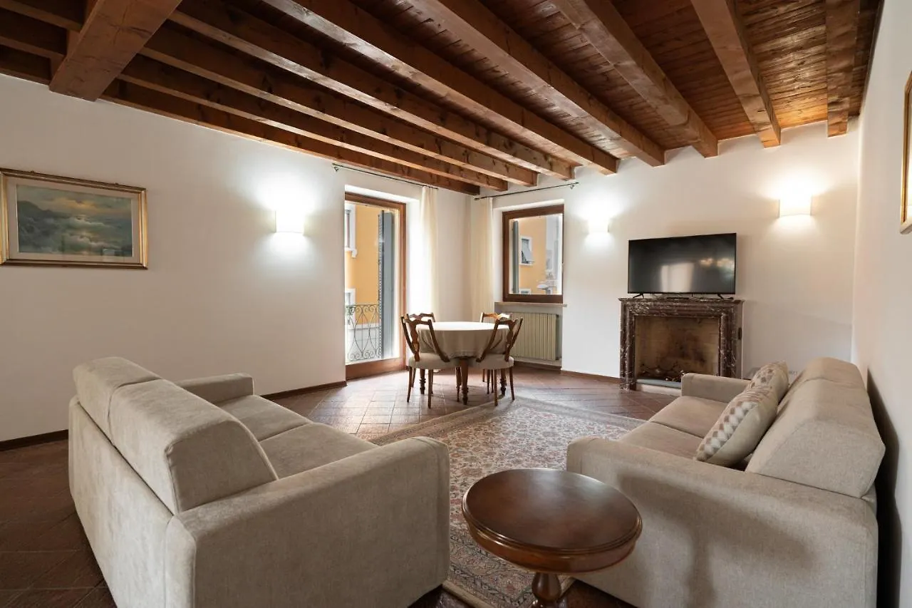 Appartement Domus Verona - Centralissima E Antica Residenza Cappello Italie
