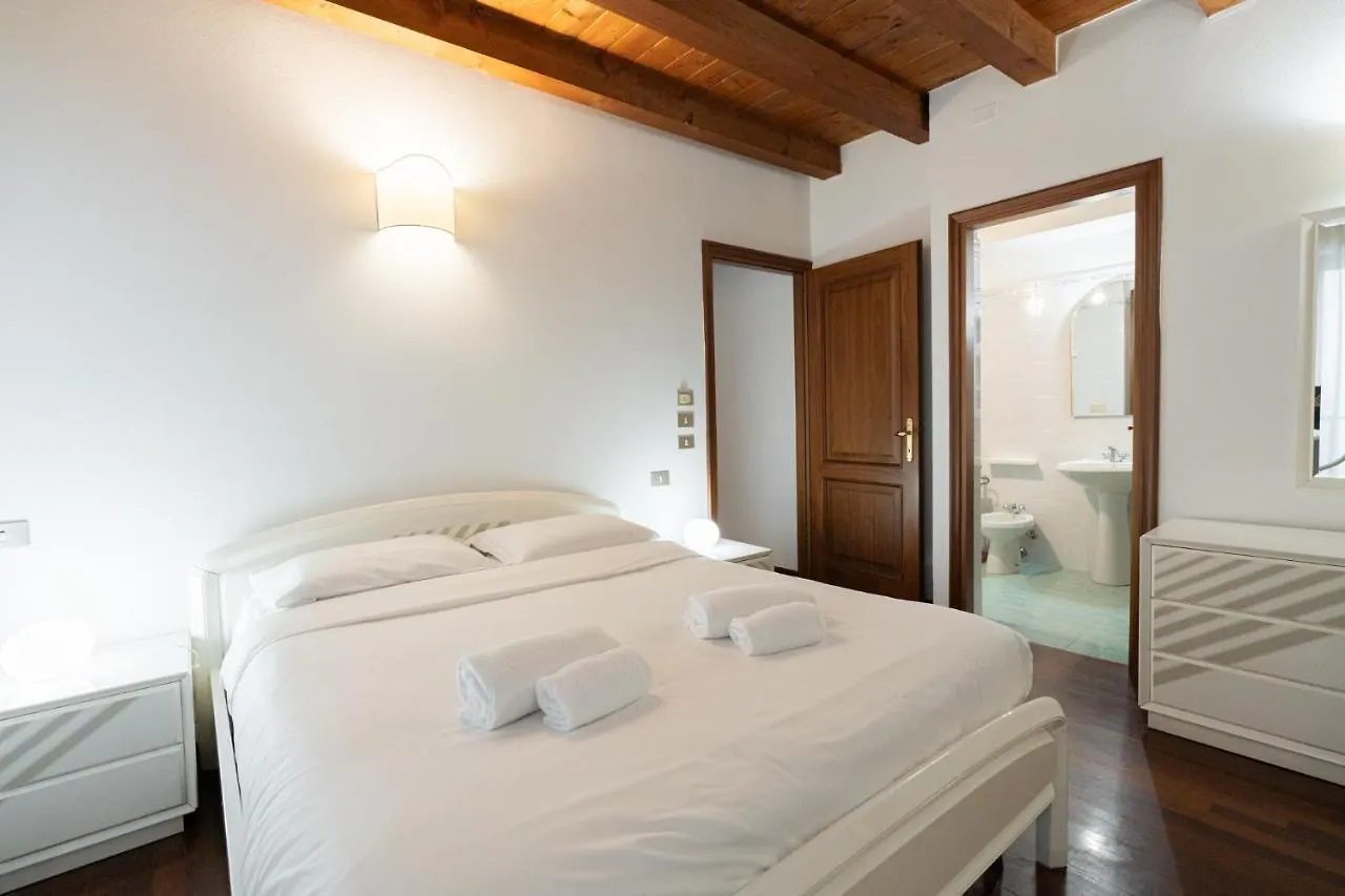 Appartement Domus Verona - Centralissima E Antica Residenza Cappello Italie