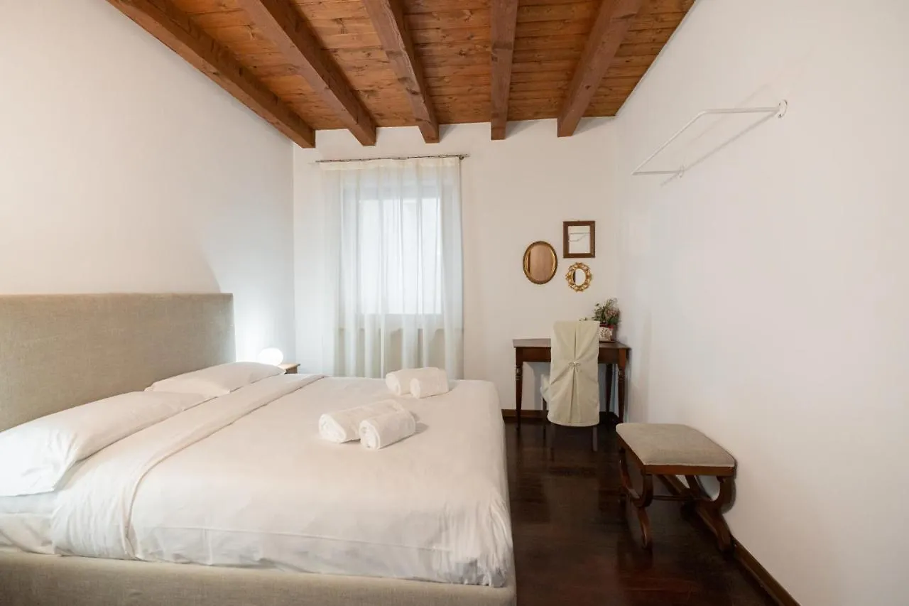 Domus Verona - Centralissima E Antica Residenza Cappello 0*,  Italie