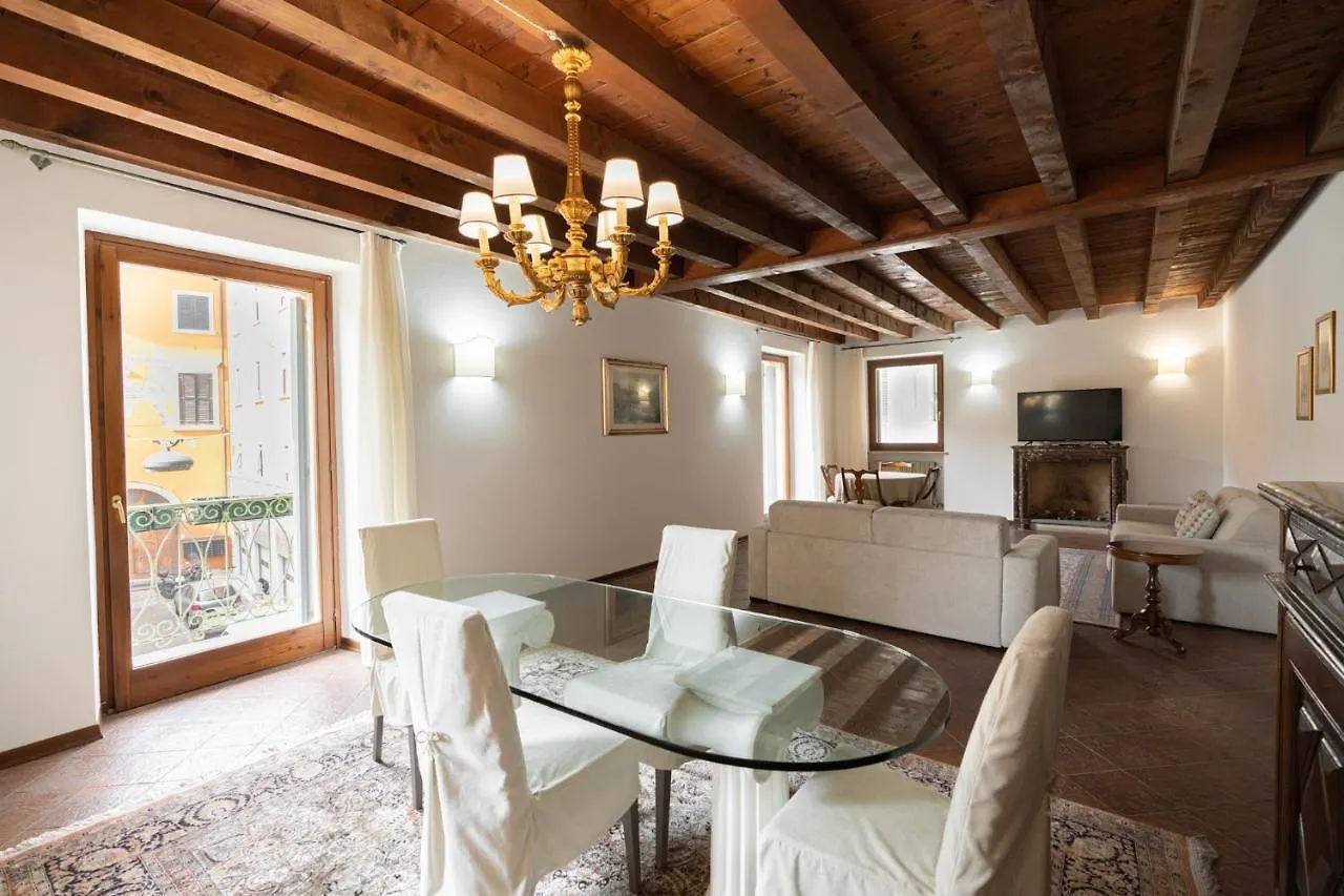 Domus Verona - Centralissima E Antica Residenza Cappello location