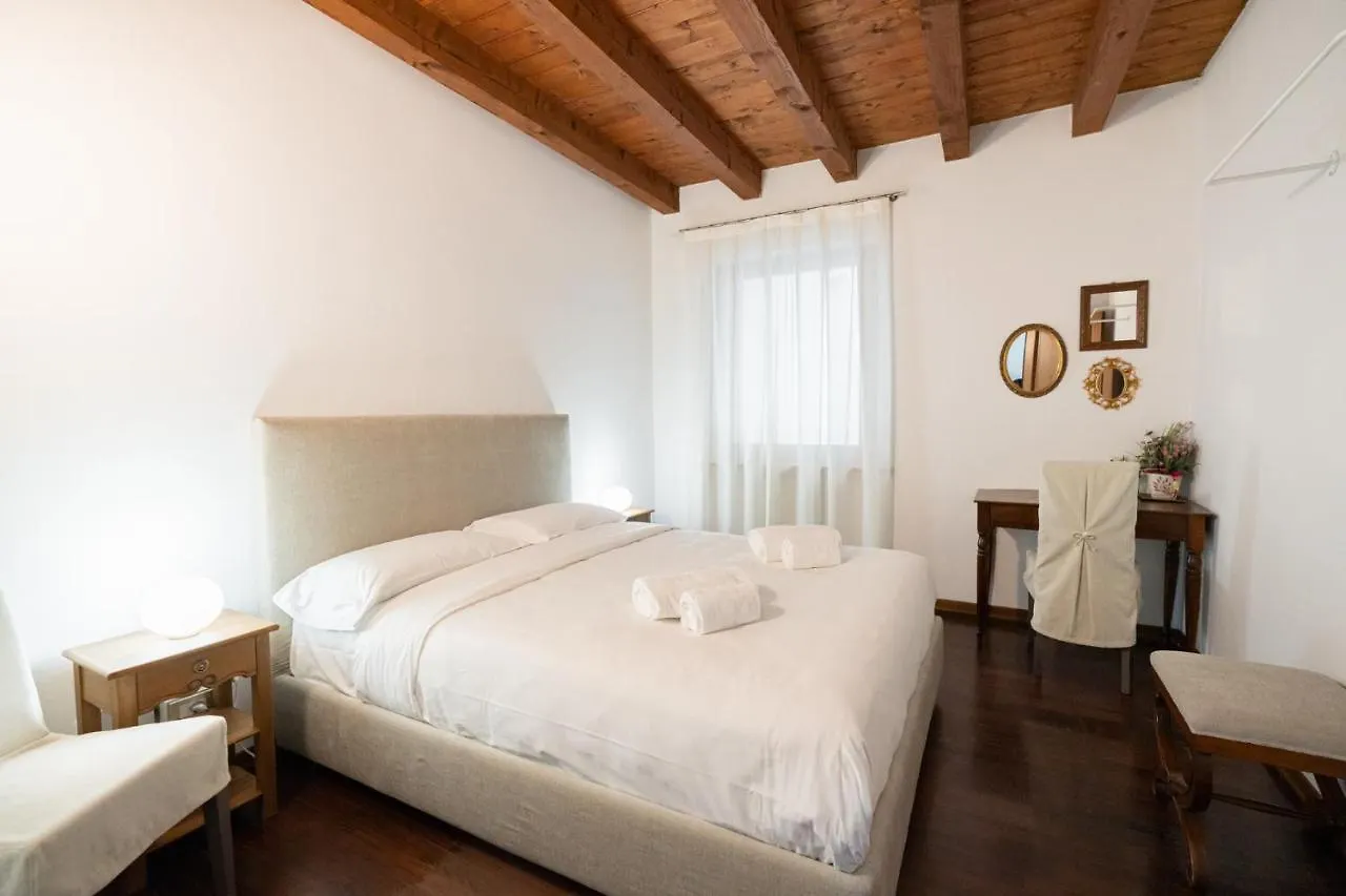 Domus Verona - Centralissima E Antica Residenza Cappello 0*,